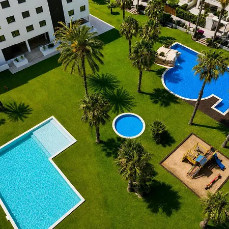 Planta Baja En Nova Con 3 Piscinas Apartament